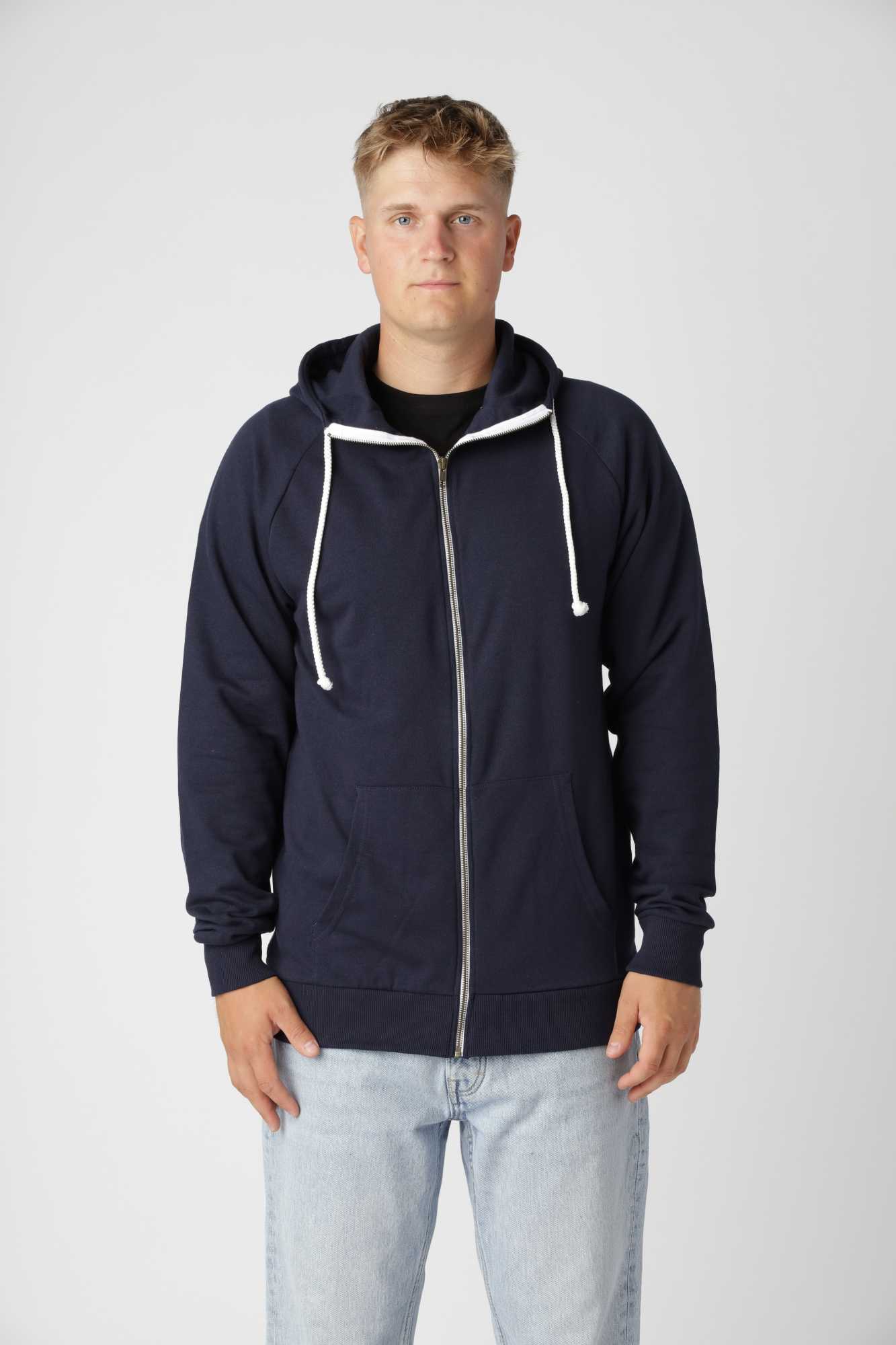Navy Basic zip-up hoodie med blød børstet inderside og afslappet hverdags pasform.