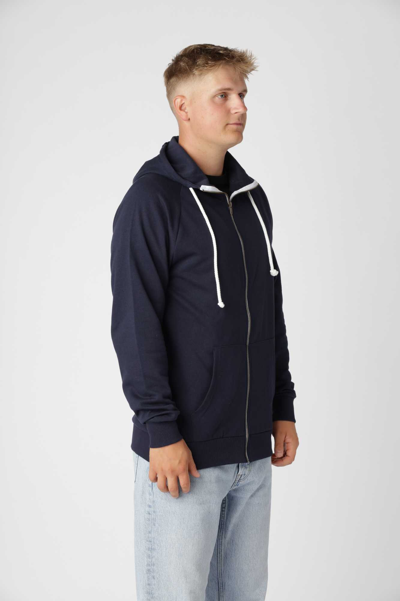 Navy Basic zip-up hoodie med ribkanter og forstærkede kængurulommer til funktionalitet.