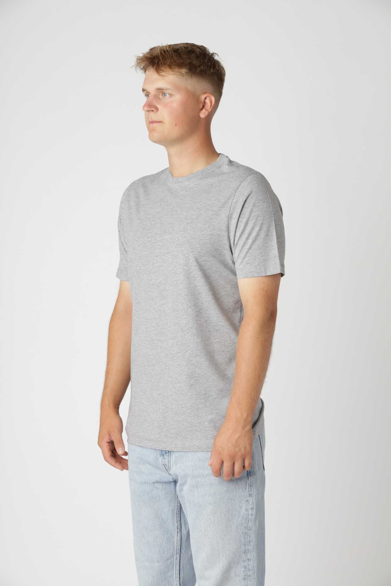 Oxford Grey classic fitted t-shirt med pasform, der fremhæver skuldre og bryst uden at stramme