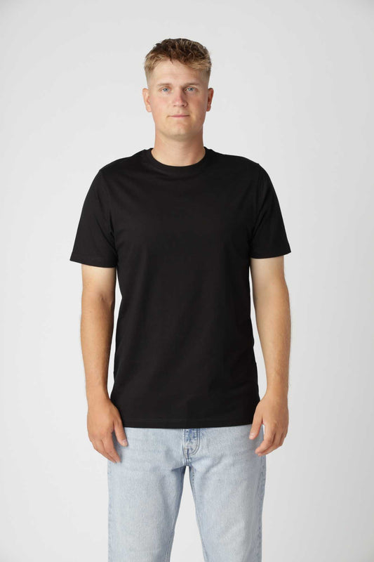 Sort classic fitted t-shirt i blød kæmmet bomuld med let figursyet pasform