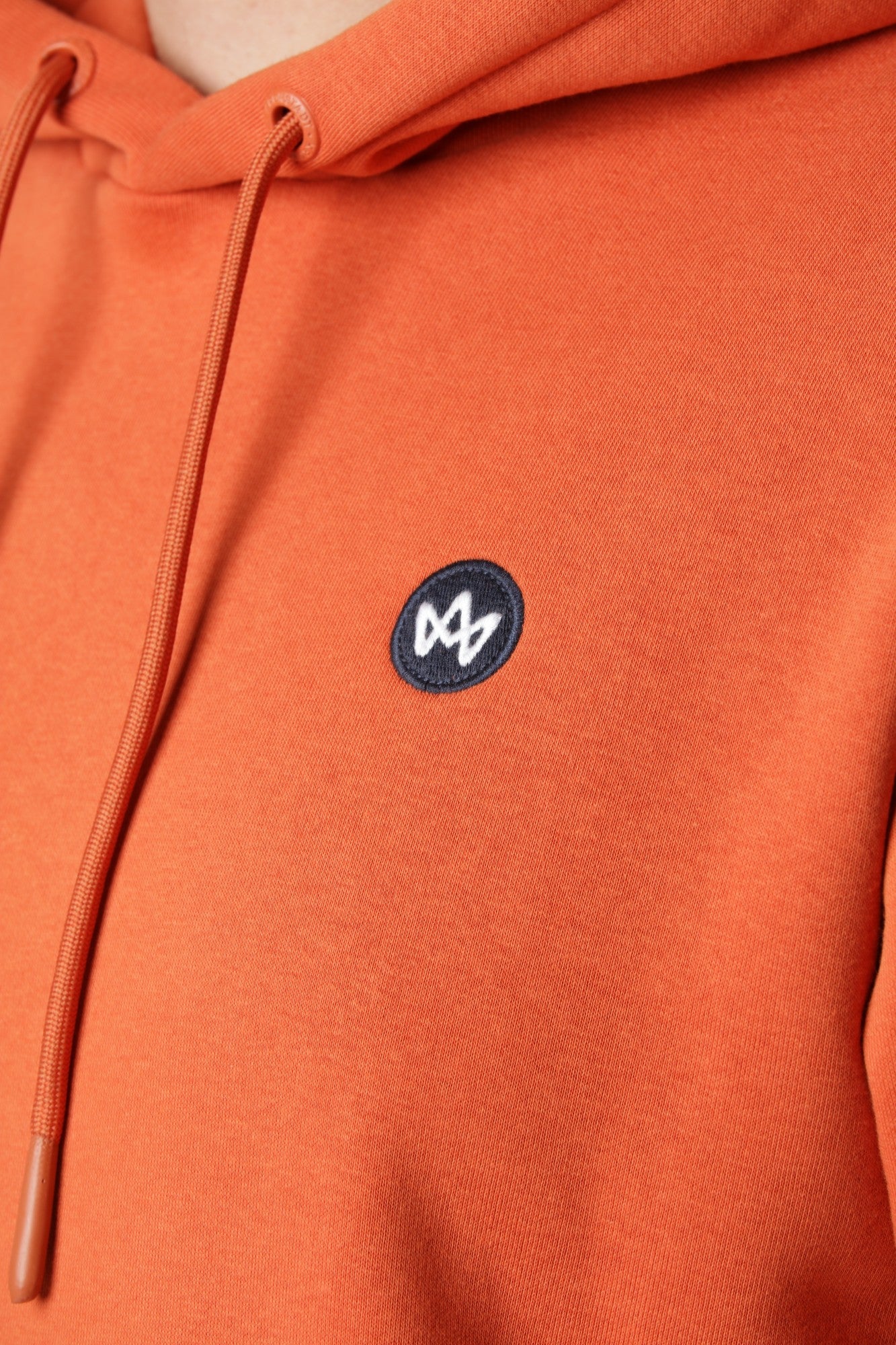 Burnt Ochre Kronstadt hoodie i varm brændt orange tone med skandinavisk enkelthed