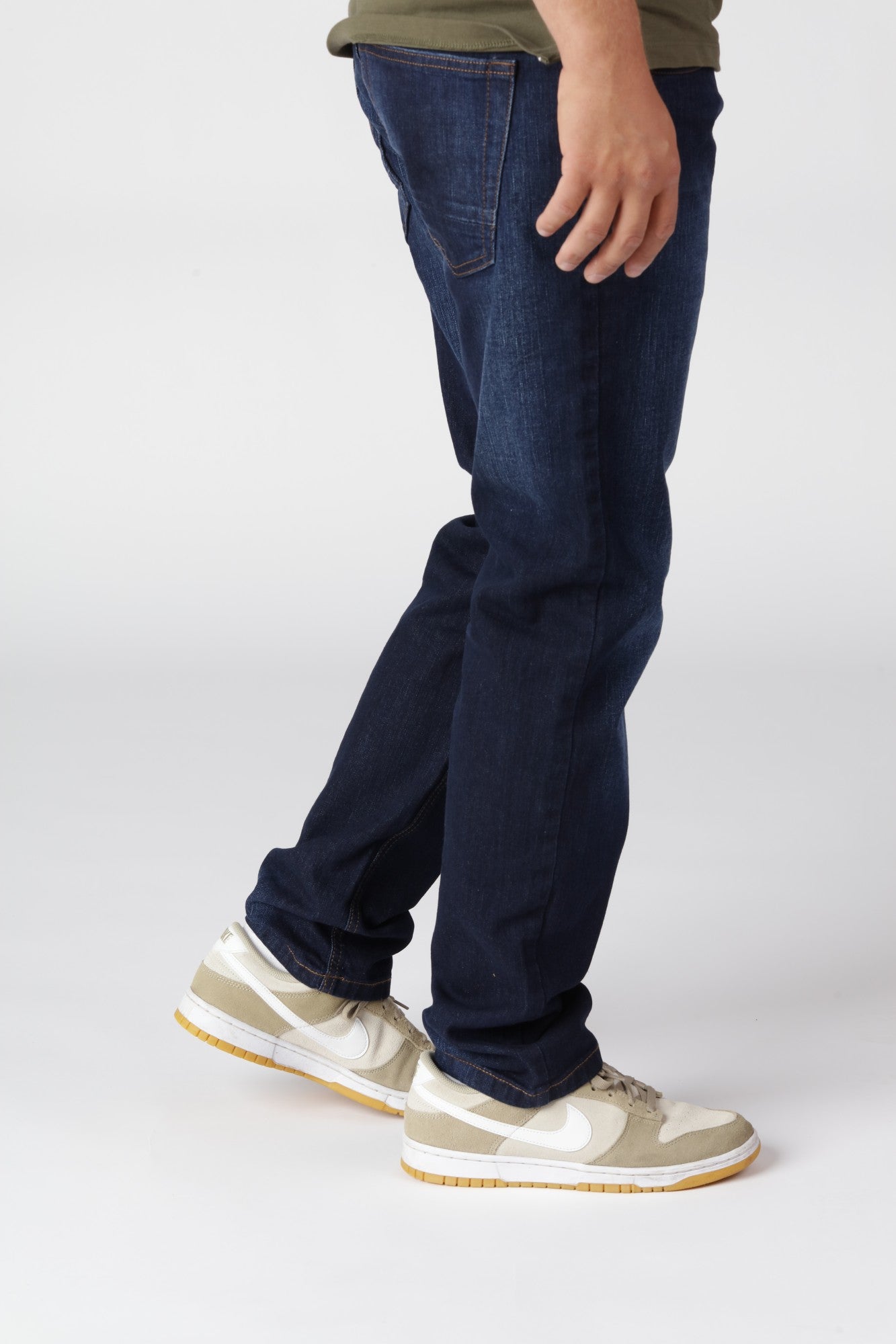 Komfortable Blue Tony jeans i tidløst design, skabt til hverdagsbrug og lang holdbarhed.