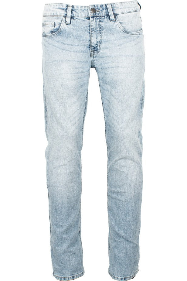 Tony jeans i farven foam blue med regular fit og tidløs pasform til hverdagsbrug.