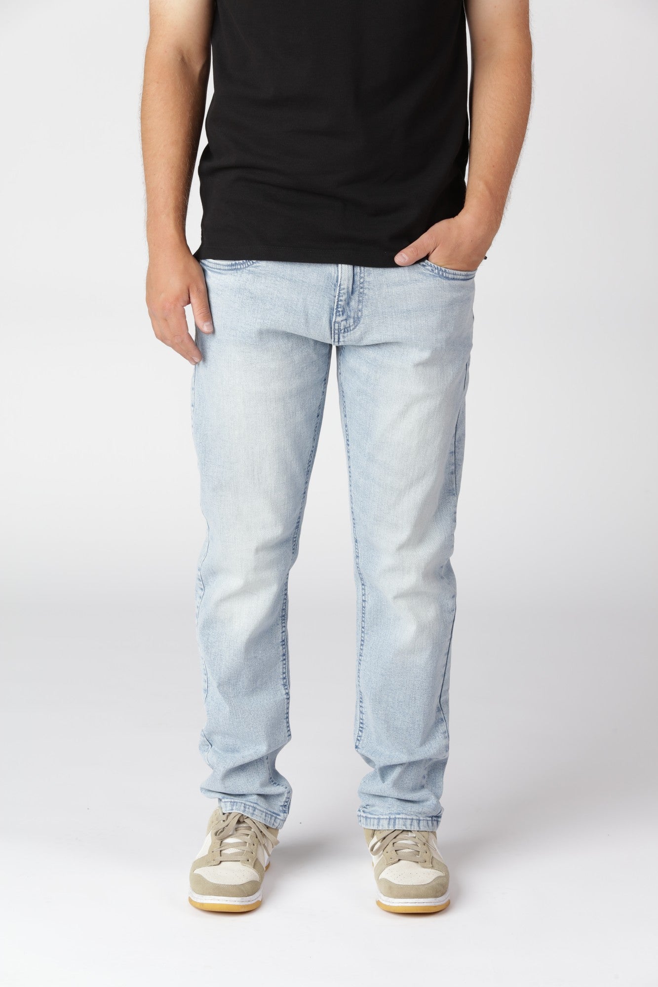 Ice blue tony jeans med regular fit og tidløs pasform, der sidder behageligt hele dagen.