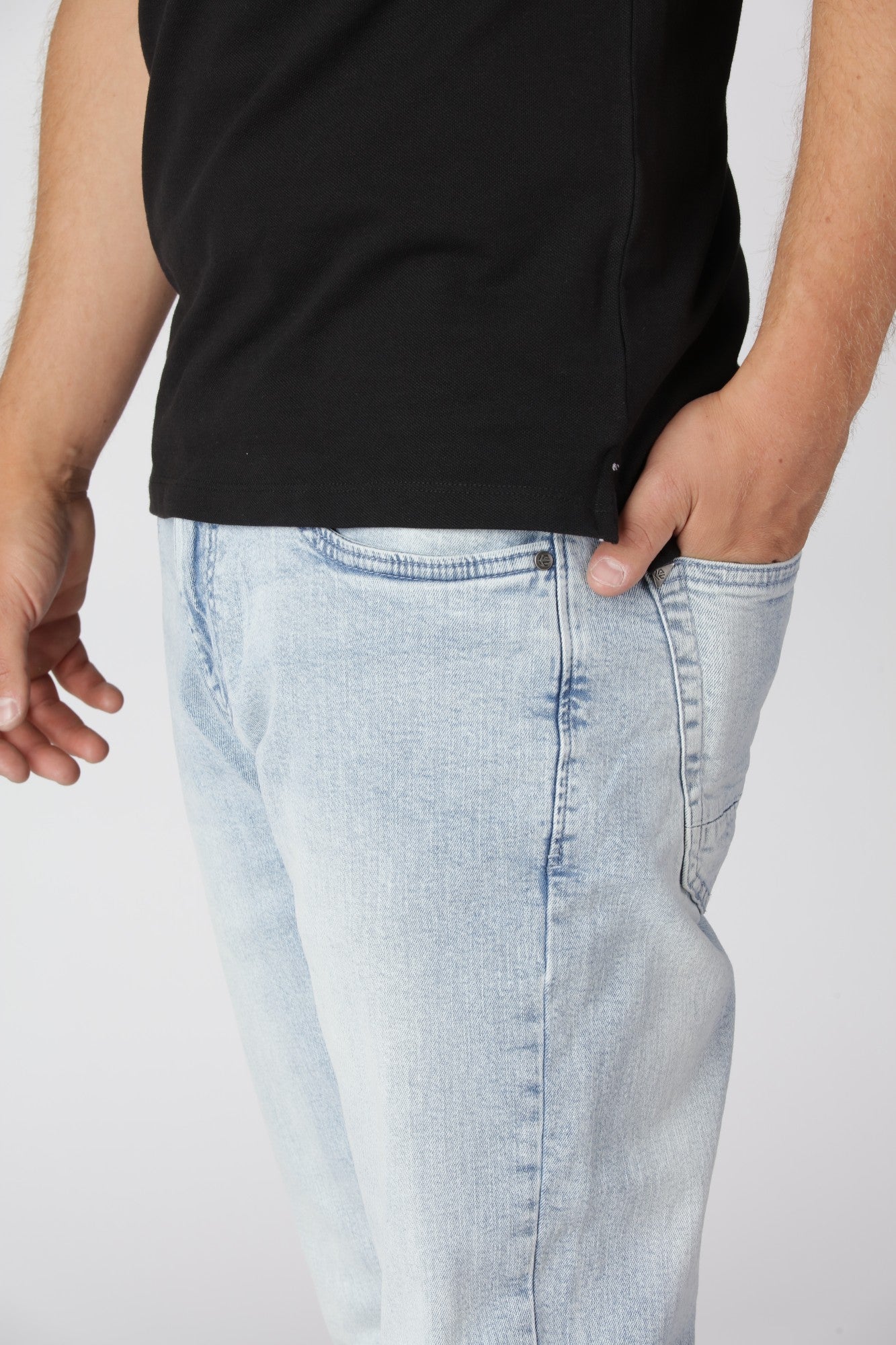 Komfortable ice blue tony jeans med naturlig pasform og god bevægelsesfrihed.