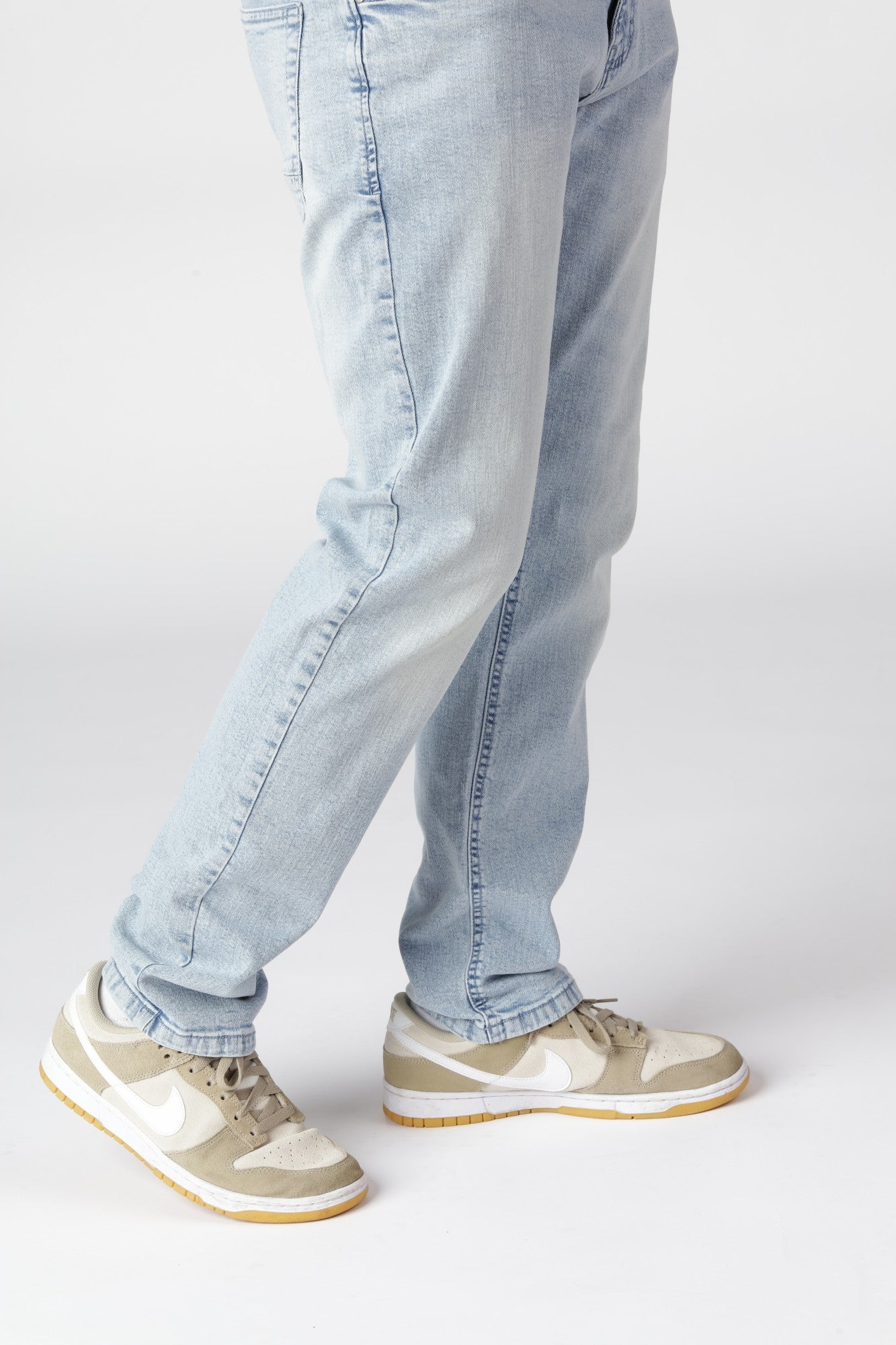 Alsidige ice blue tony jeans, nemme at style med t-shirt, skjorte eller sweatshirt.