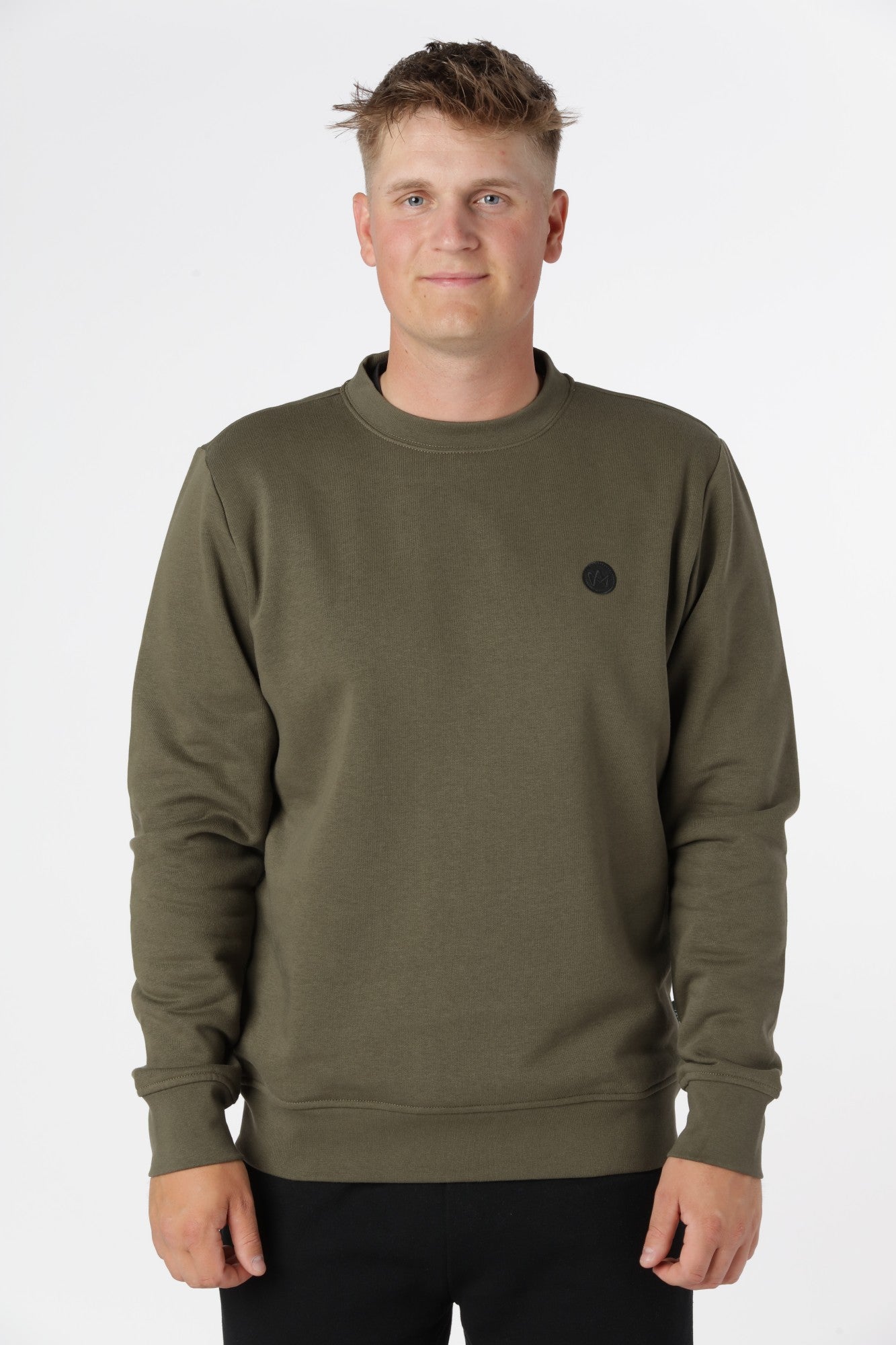 Kronstadt sweatshirt i Army med afslappet pasform og støvet grøn nuance til et stilrent hverdagslook.