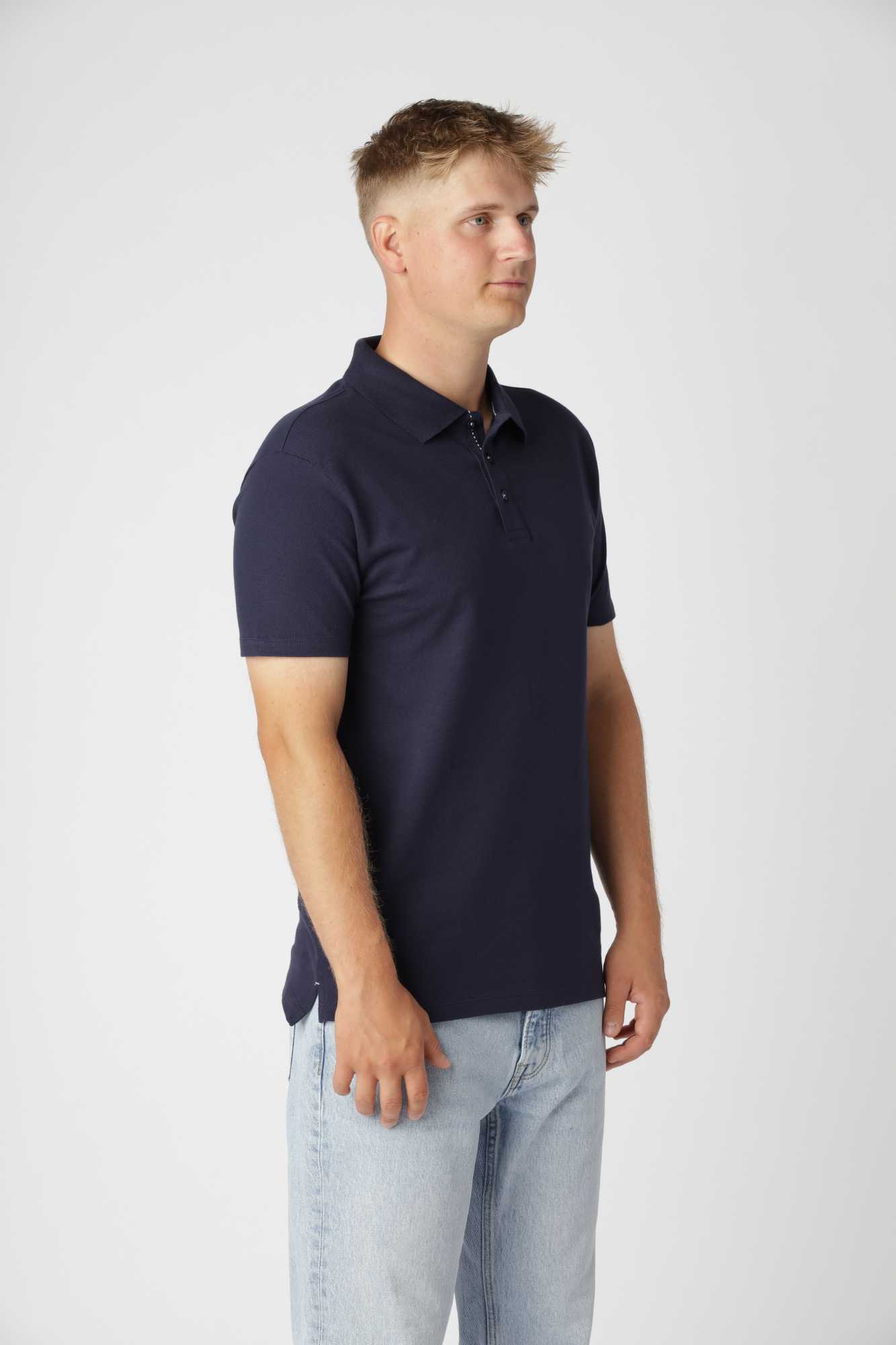 Shape polo i farven navy i mørkeblå nuance til klassisk og alsidigt look