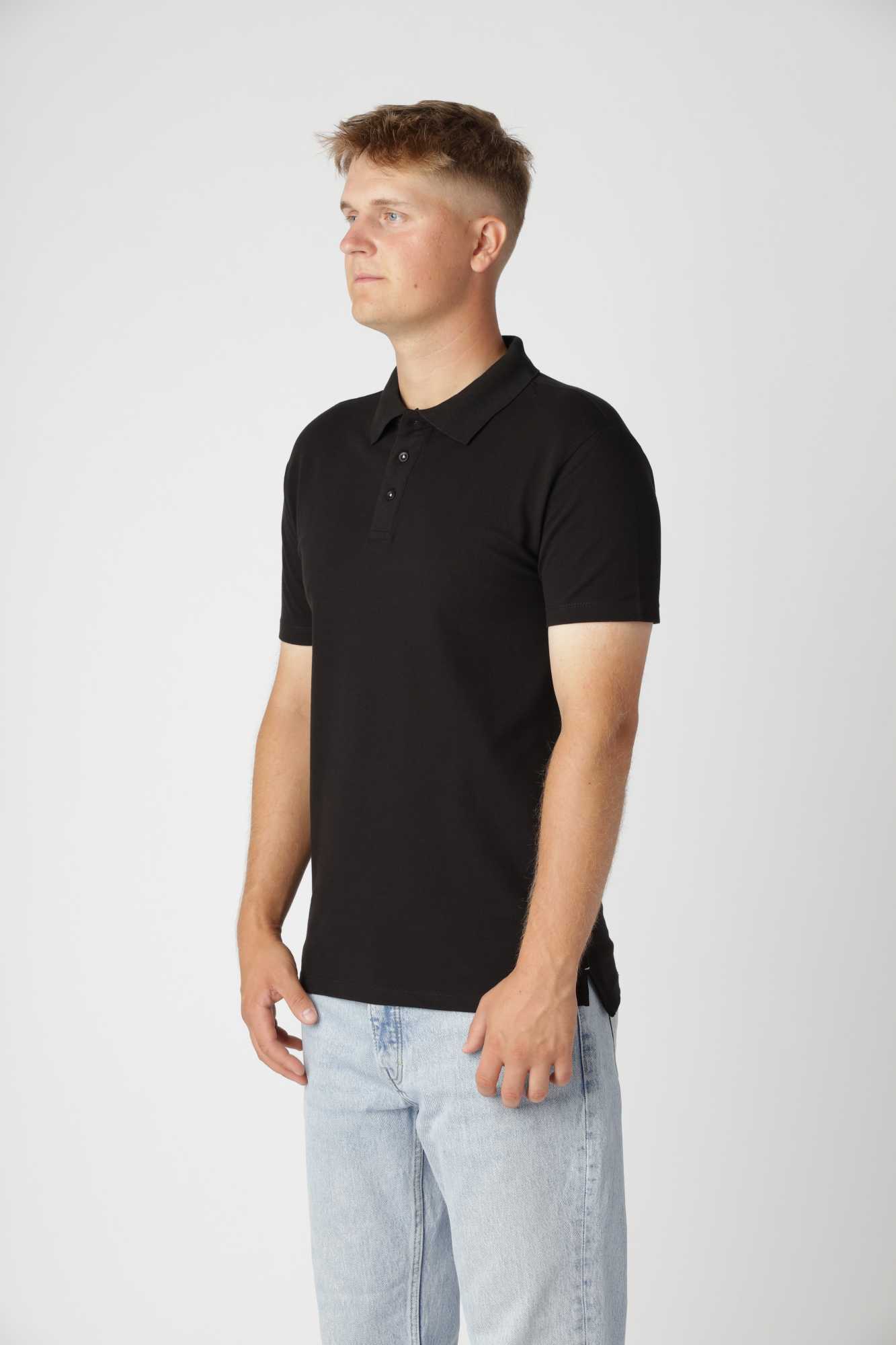 Shape polo i farven sort med moderne snit og naturlig bevægelsesfrihed