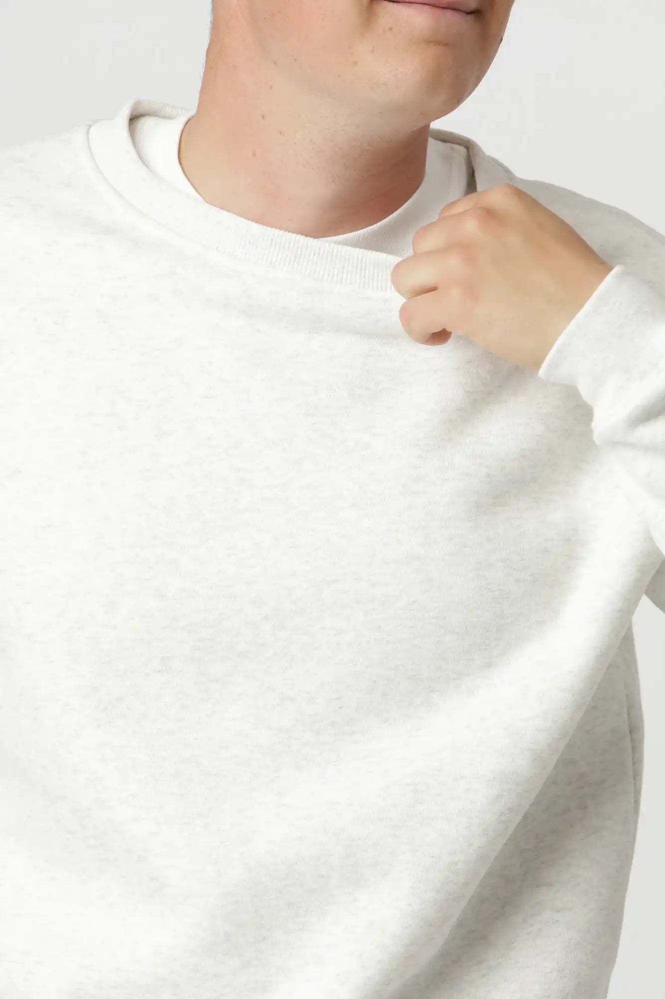 Premium sweatshirt i farven Grå med lysegrå tone og minimalistisk, moderne design