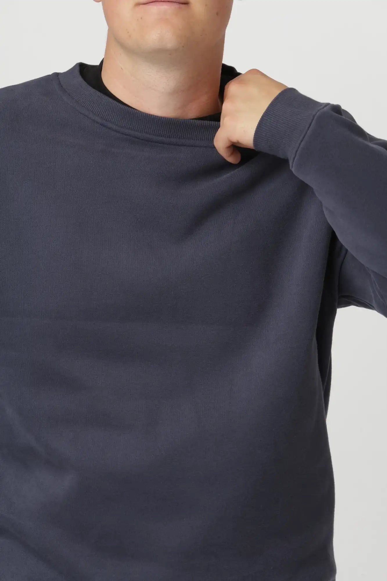 Blød og luksuriøs Premium sweatshirt i farven Navy i eksklusiv bomuld-polyester blanding