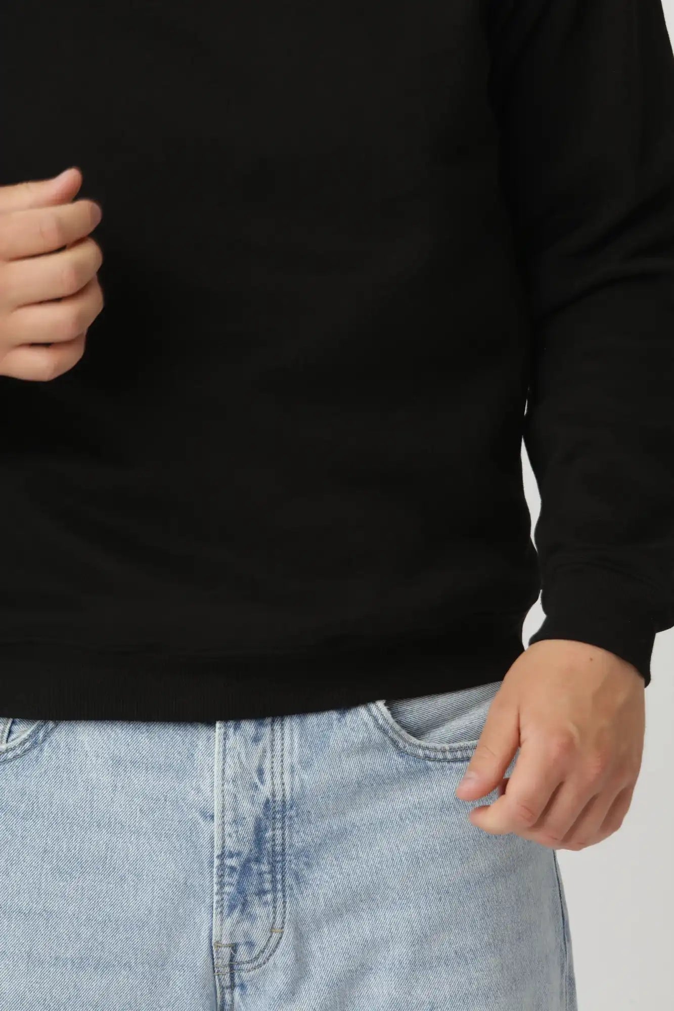 Premium sweatshirt i farven Sort med minimalistisk look og nem at style med jeans eller chinos