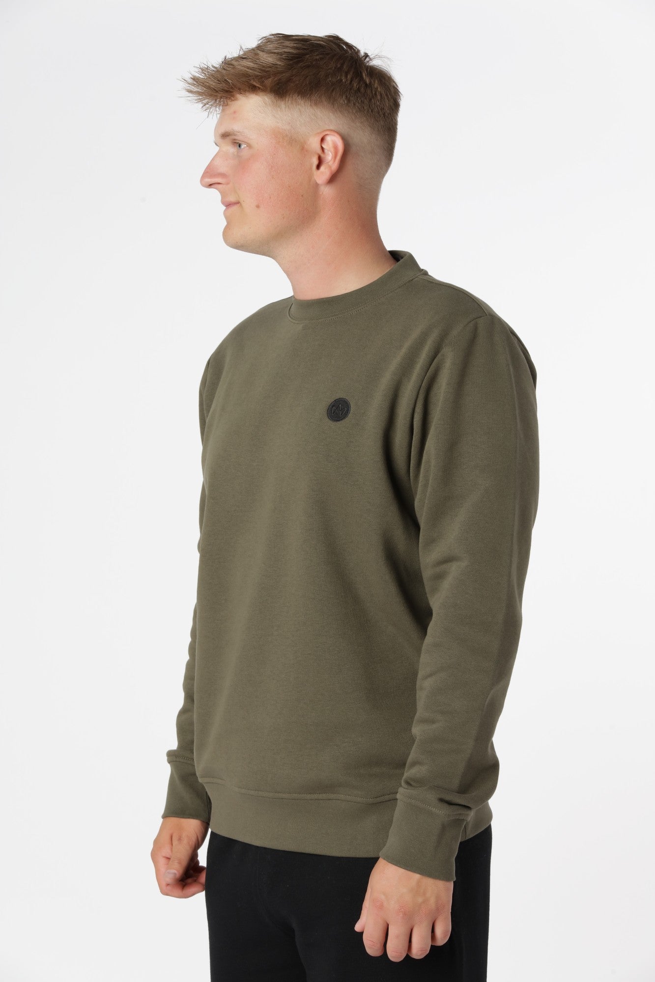 Kronstadt sweatshirt i Army fremstillet af økologisk bomuld og genanvendt polyester i blød kvalitet.