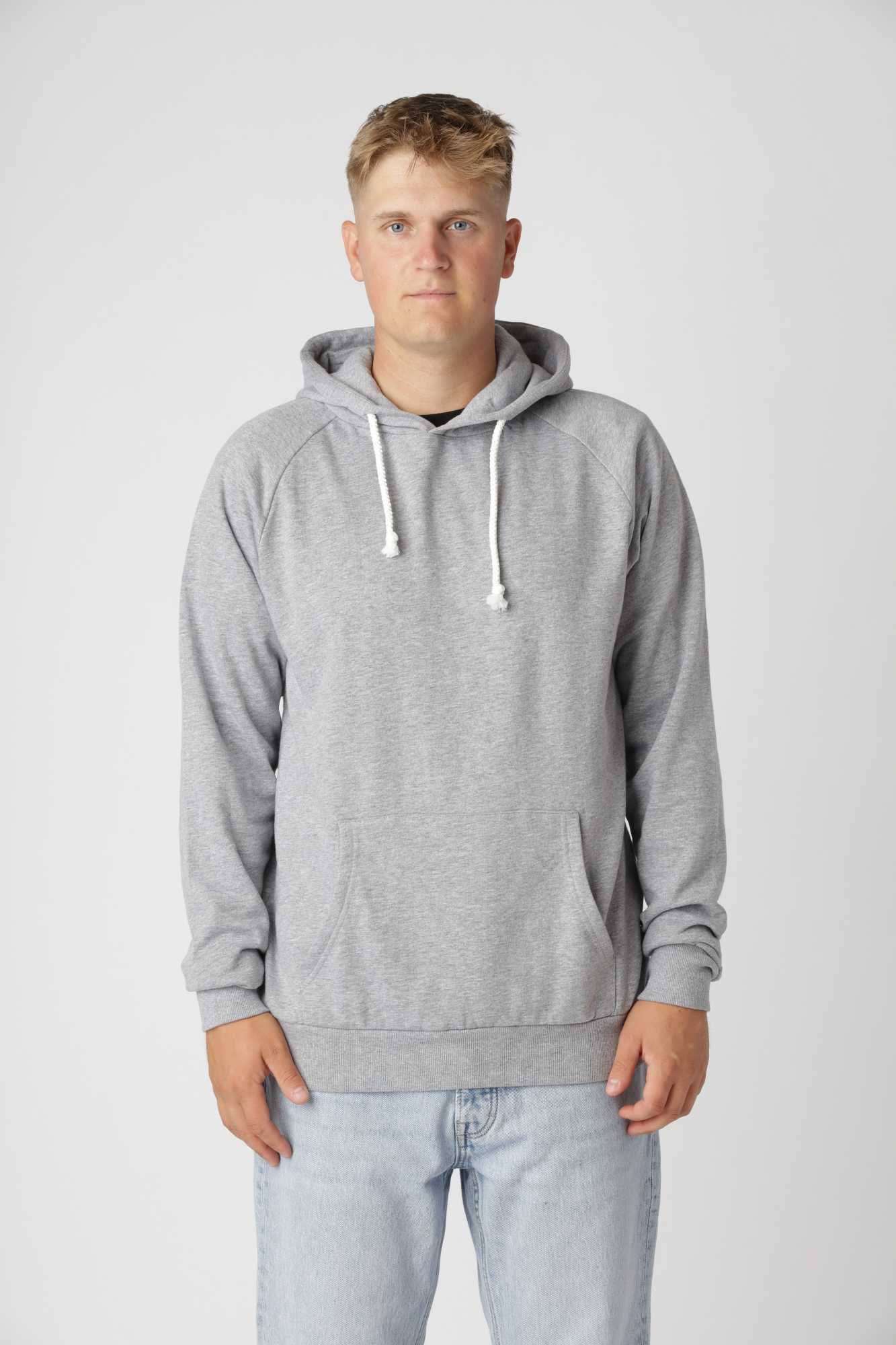 Tidløs basic hoodie i farven Oxford Grey med komfortabel pasform og meleret grå nuance.