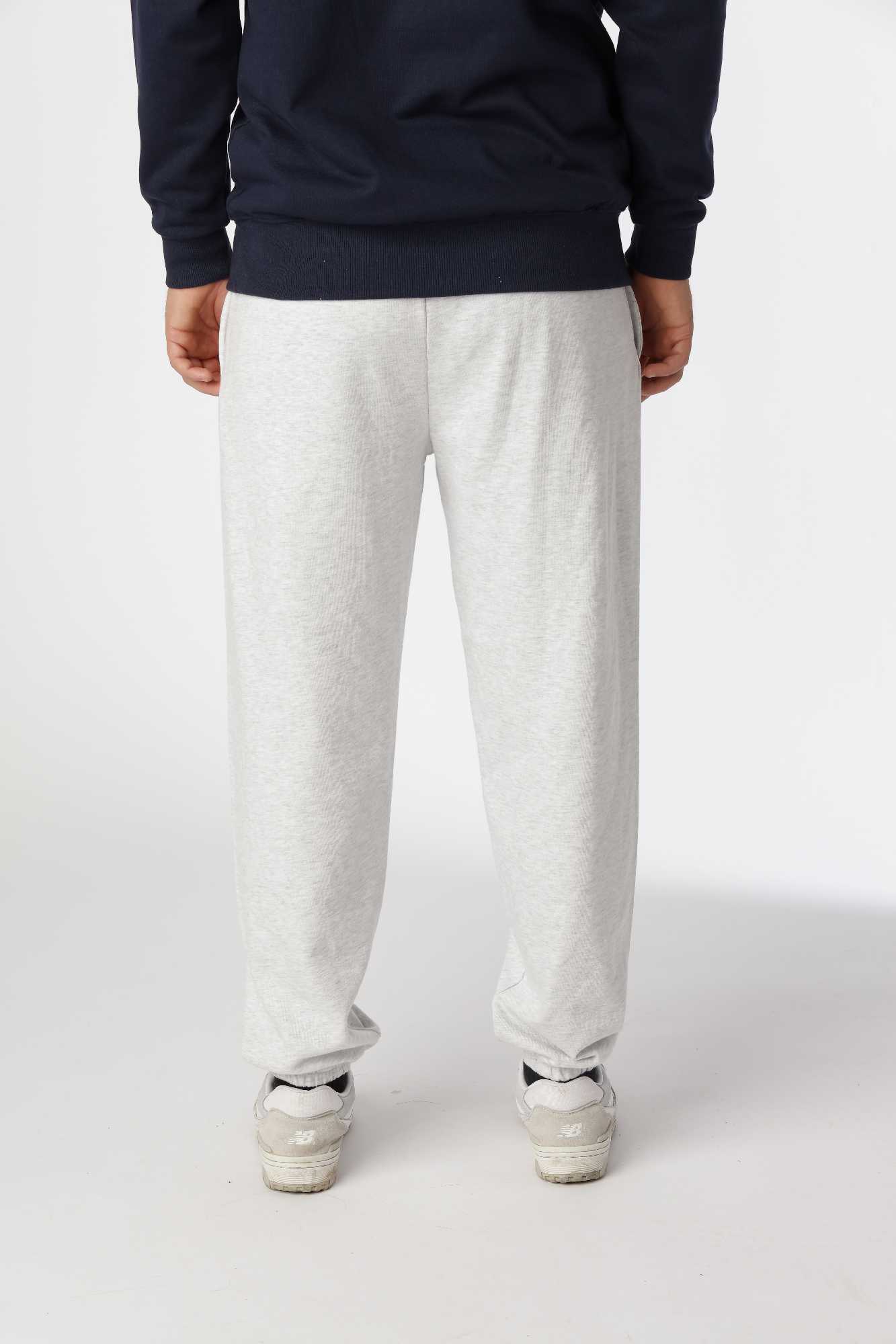 Alsidige grå regular sweatpants, nemme at style til både sporty og casual outfits.