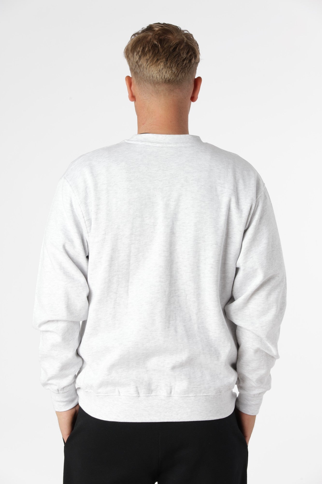 Classic sweatshirt i Grå med blødt materiale, der holder formen ved daglig brug