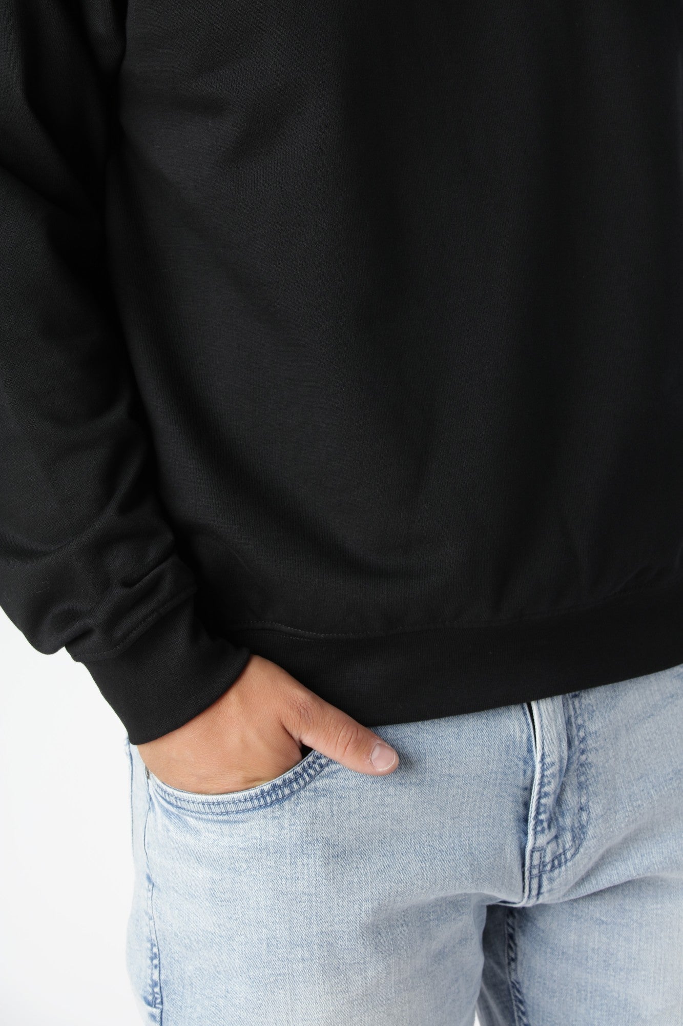 Classic sweatshirt i Sort med ren og stilren farve, der passer til enhver garderobe