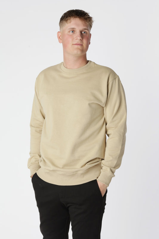 Essential sweatshirt i farven Sand med klassisk rund hals og afslappet pasform