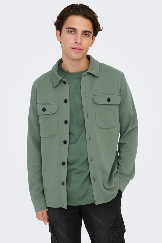 Overshirt ONSNEWKODYL i farven Caster Gray med regulær pasform og klassisk skjortekrave.
